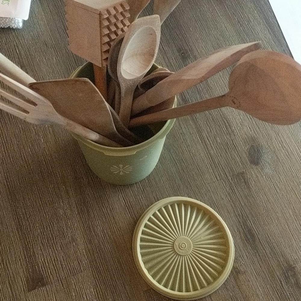 Lot of vintage tupperware 60's and vintage spoons